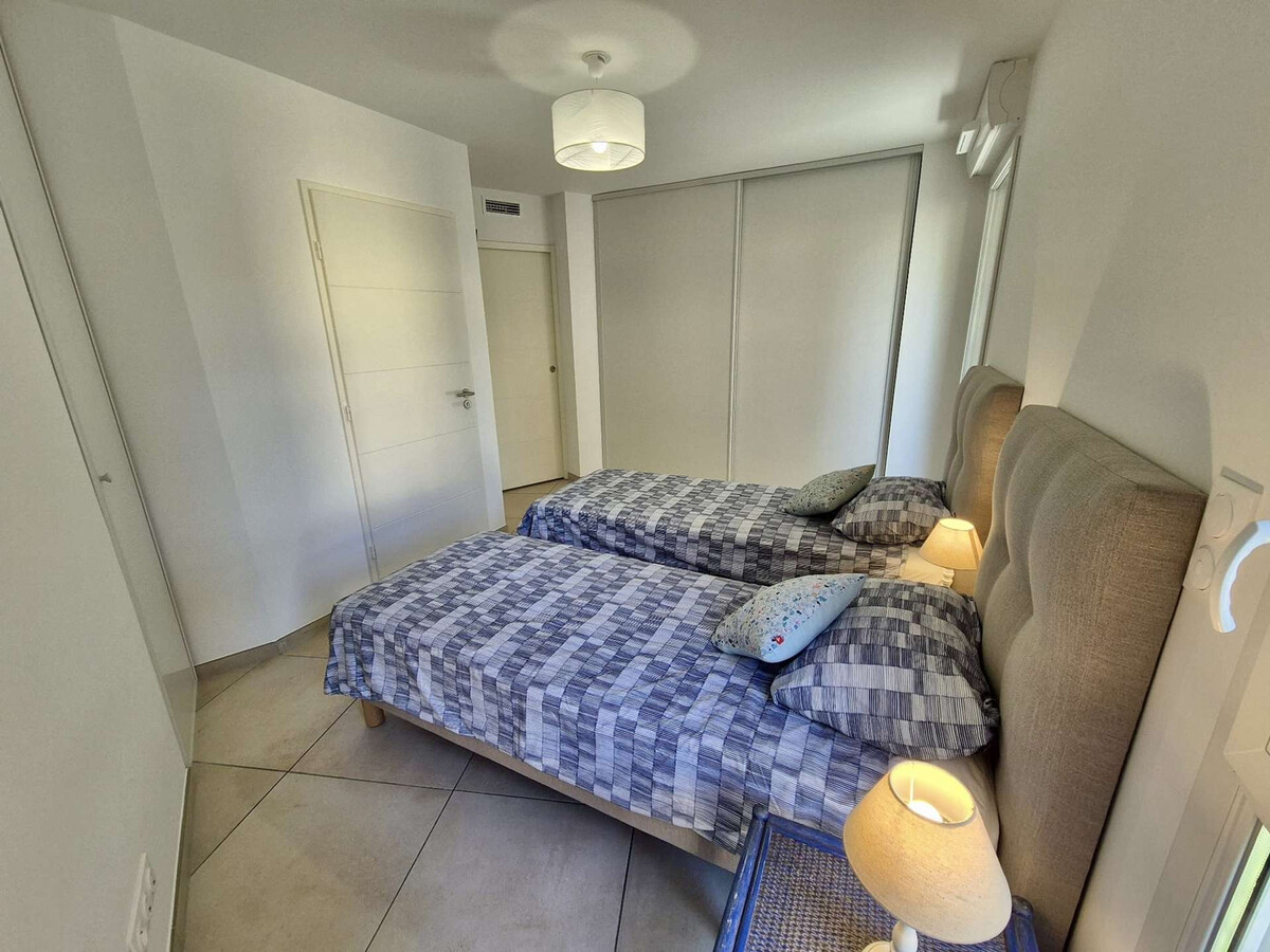 Appartement 3 chambres, terrasse 38 m², centre-ville Cavalaire - Photo 16
