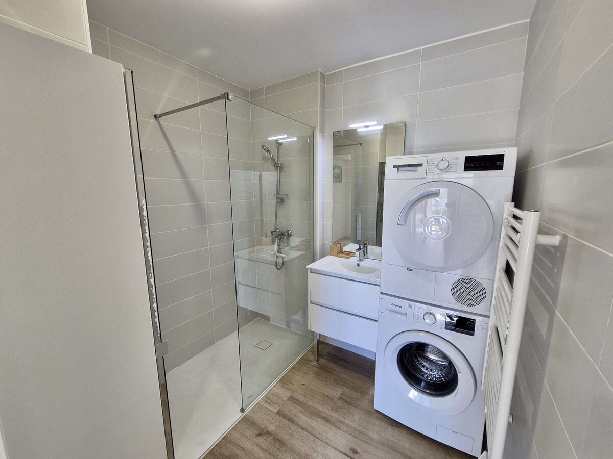 Appartement 3 chambres, terrasse 38 m², centre-ville Cavalaire - Photo 17