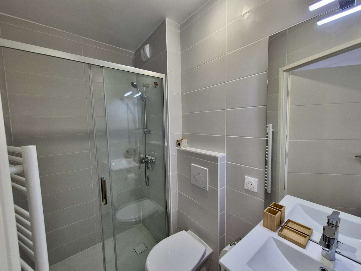 Appartement 3 chambres, terrasse 38 m², centre-ville Cavalaire - Photo 18