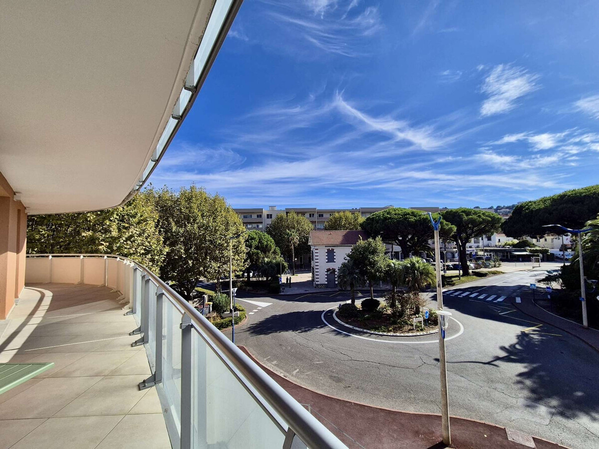 Appartement 3 chambres, terrasse 38 m², centre-ville Cavalaire - Photo 23