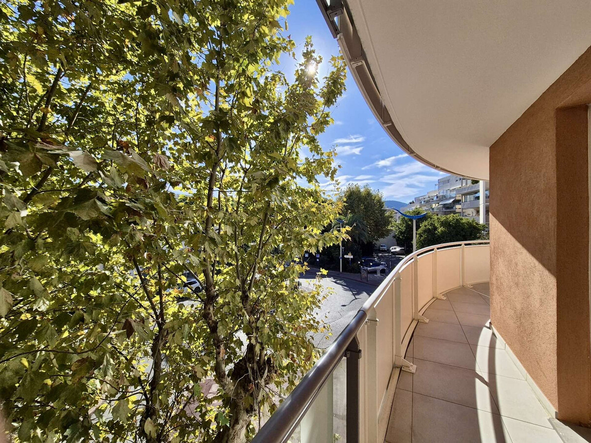 Appartement 3 chambres, terrasse 38 m², centre-ville Cavalaire - Photo 25