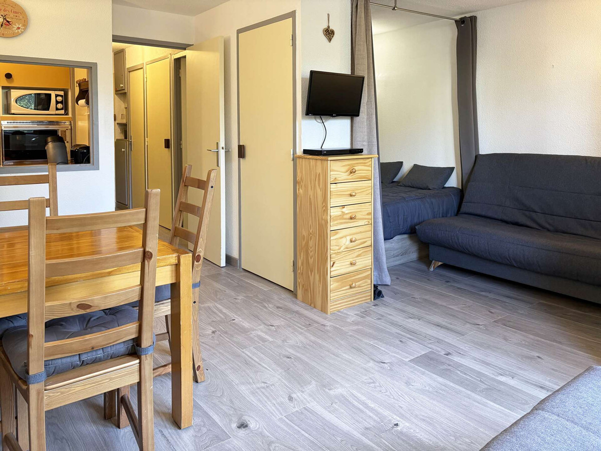 Studio 6 personnes aux Orres, skis aux pieds, balcon sud - Photo 1