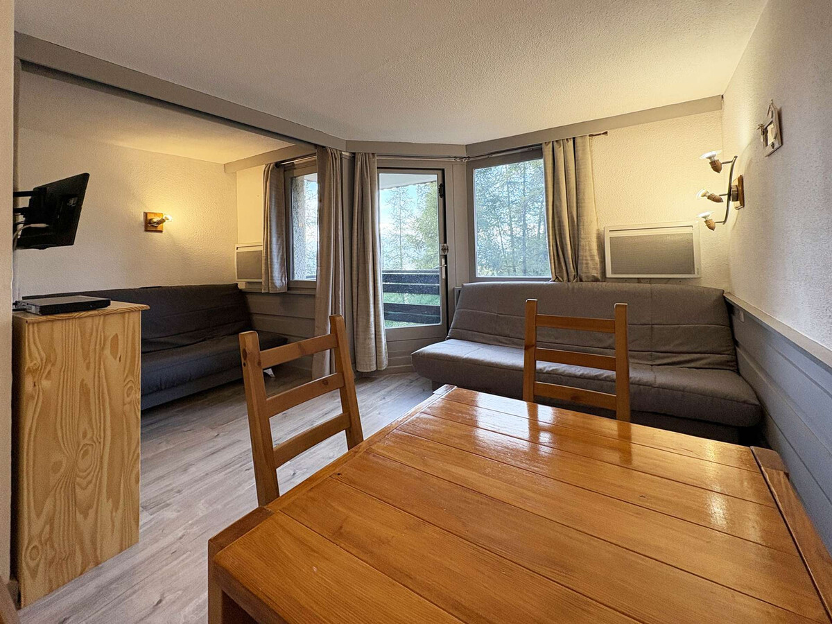 Studio 6 personnes aux Orres, skis aux pieds, balcon sud - Photo 2