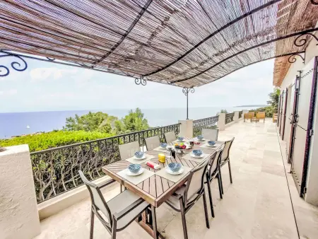 Villa Odyssée Les Issambres, piscine et vue mer : photo 17
