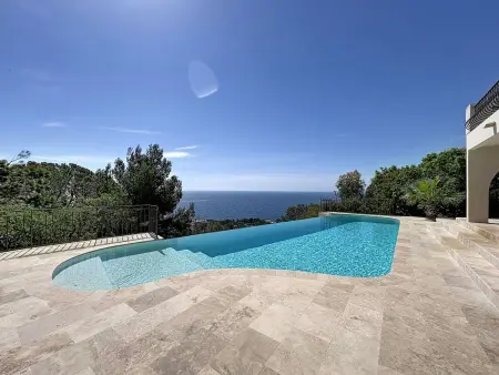 Villa Odyssée Les Issambres, piscine et vue mer : photo 39