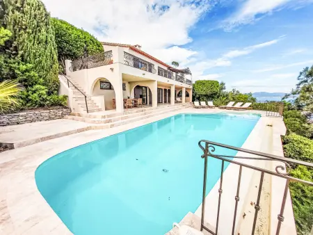Villa Odyssée Les Issambres, piscine et vue mer : photo 44