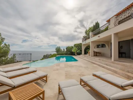 Villa Odyssée Les Issambres, piscine et vue mer : photo 46