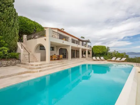 Villa Odyssée Les Issambres, piscine et vue mer : photo 47