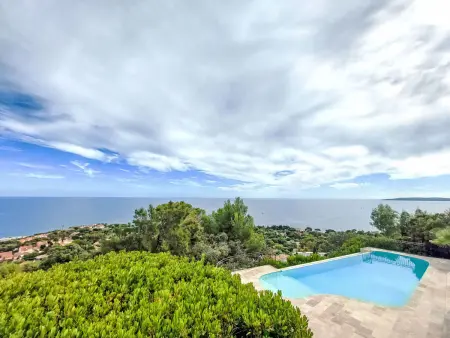 Villa Odyssée Les Issambres, piscine et vue mer : photo 48