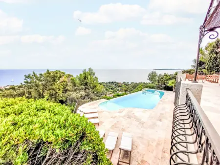 Villa Odyssée Les Issambres, piscine et vue mer : photo 49