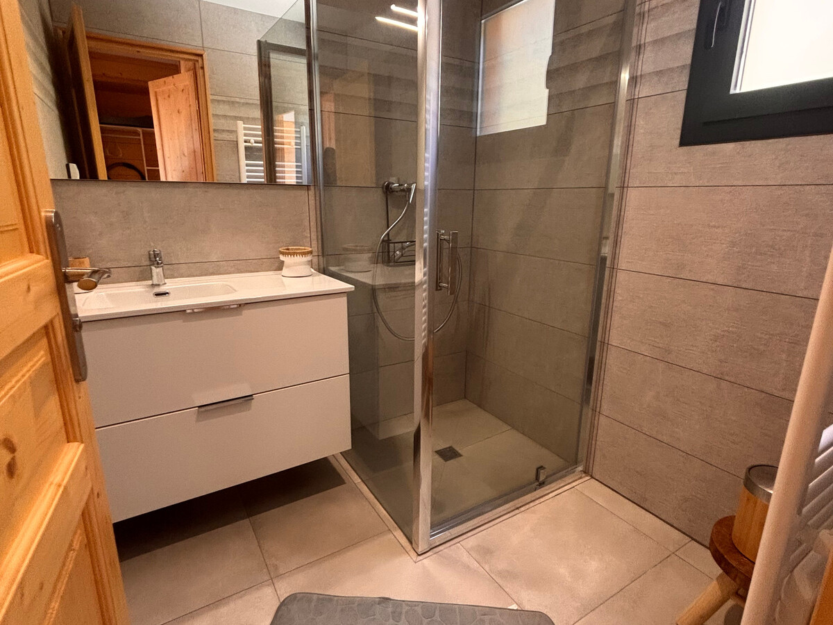 Chalet 100m² vue lac pour 8 – Les Angles - Photo 9
