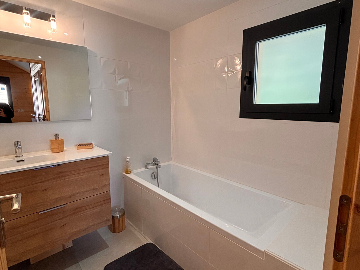 Chalet 100m² vue lac pour 8 – Les Angles - Photo 10