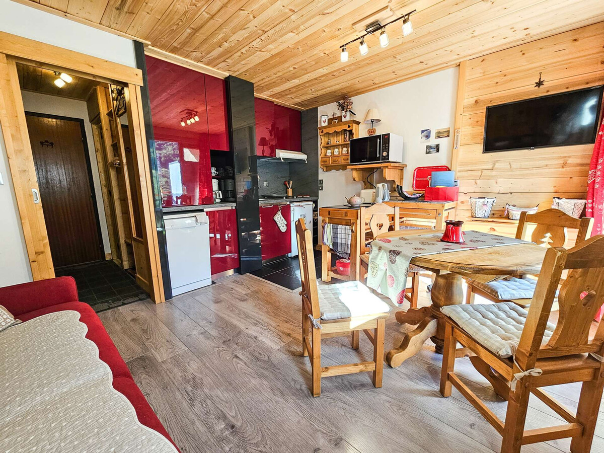 Grand studio lumineux avec WiFi, parking gratuit, proche des pistes - Photo 1