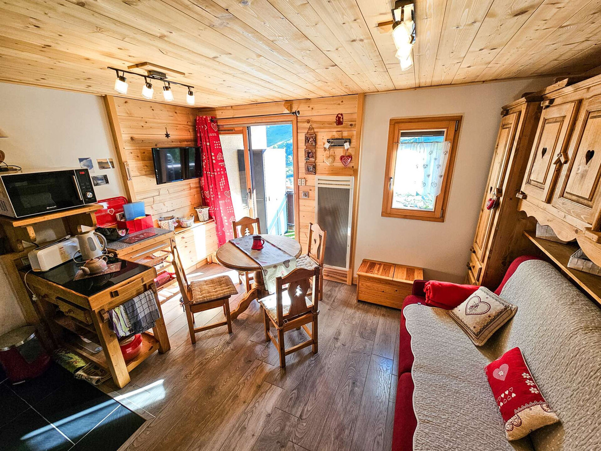 Grand studio lumineux avec WiFi, parking gratuit, proche des pistes - Photo 2