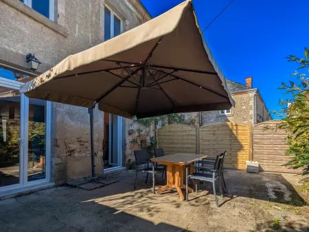 Gîte spacieux en ancien hôtel, cœur d'Orsennes près du lac : photo 4