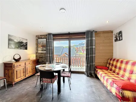 Location appartement à La Toussuire, Studio alcôve lumineux au centre de La Toussuire avec balcon sud et parking proche