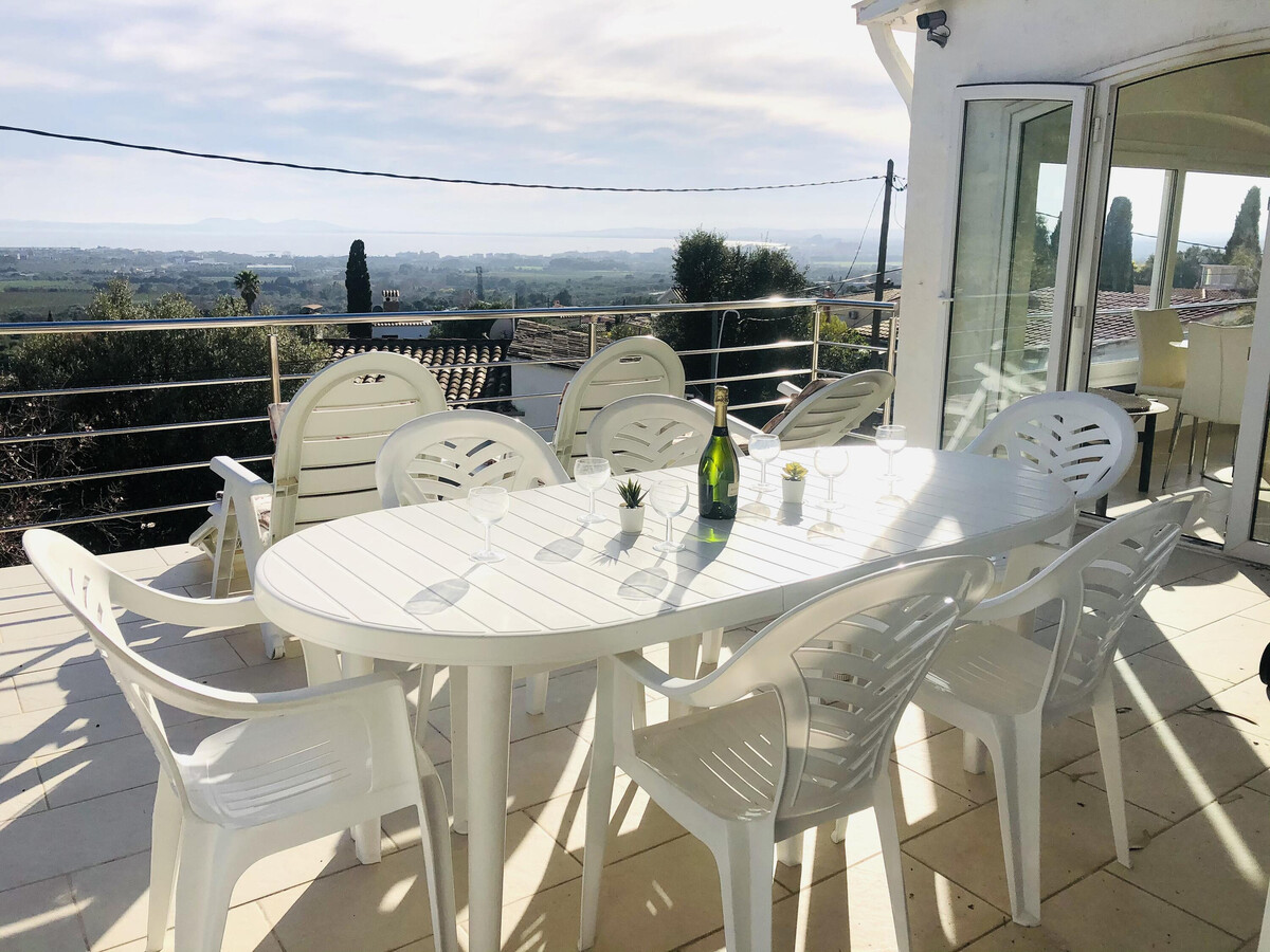 Villa 5 chambres Roses avec piscine débordement et vue mer - Photo 9