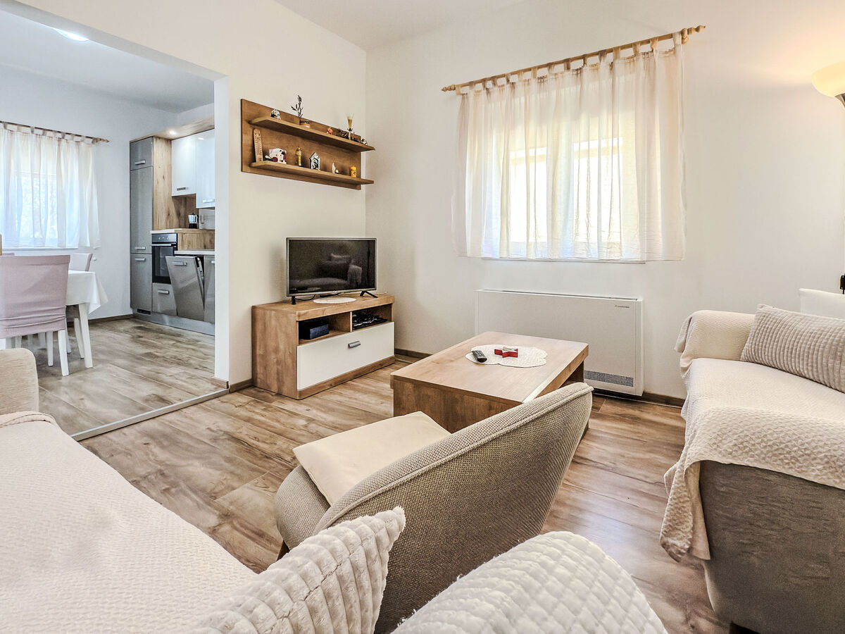 Maison Josip à 550 m de la plage, Starigrad-Paklenica - Photo 3