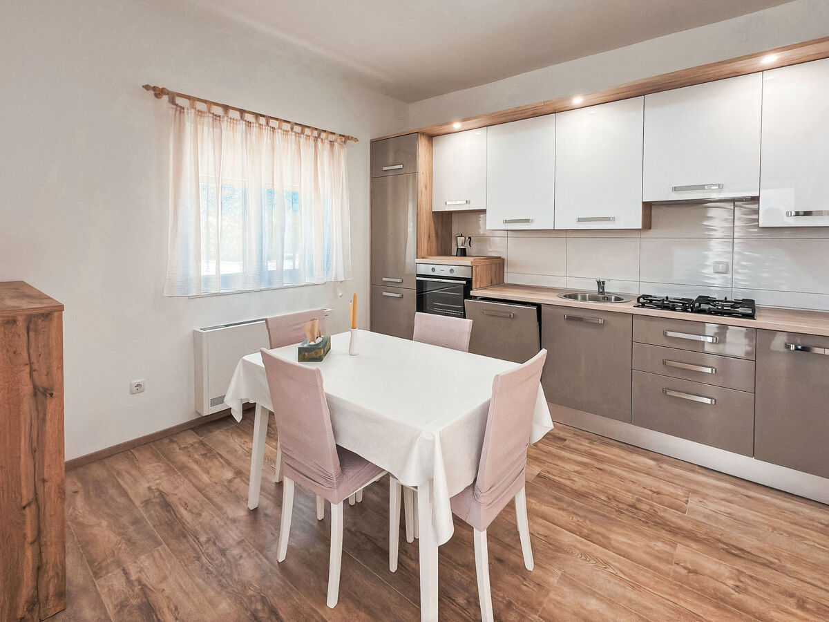 Maison Josip à 550 m de la plage, Starigrad-Paklenica - Photo 6