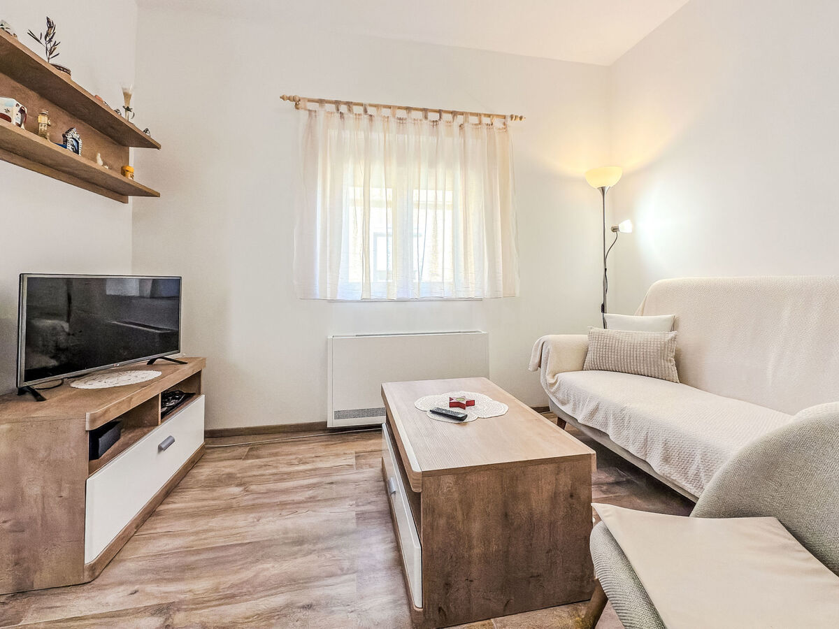 Maison Josip à 550 m de la plage, Starigrad-Paklenica - Photo 7