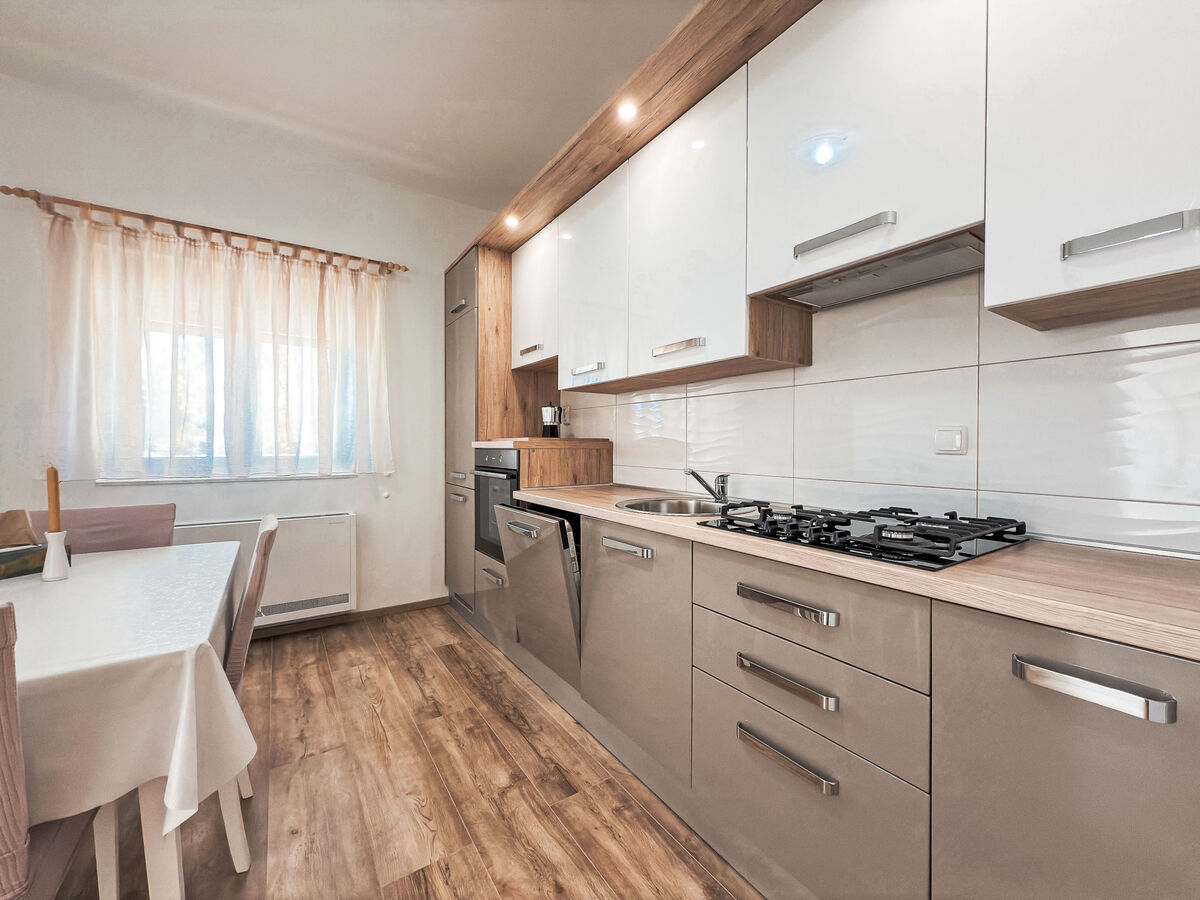 Maison Josip à 550 m de la plage, Starigrad-Paklenica - Photo 8