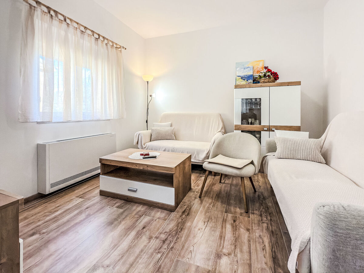 Maison Josip à 550 m de la plage, Starigrad-Paklenica - Photo 10