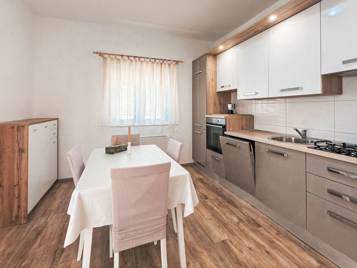 Maison Josip à 550 m de la plage, Starigrad-Paklenica - Photo 11