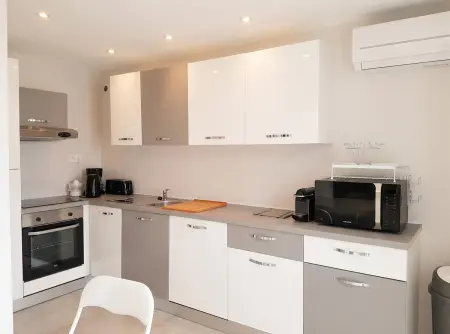 Studio avec terrasse à Six-Fours-les-Plages, proche plage et climatisé : photo 2