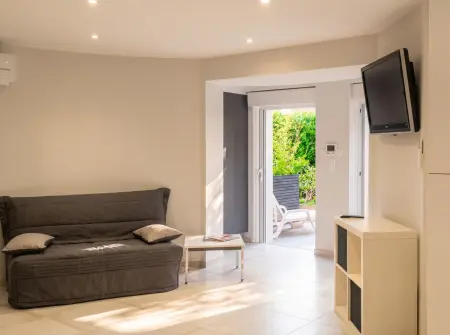 Studio 55 m² avec terrasse privée à Six-Fours-les-Plages : photo 4