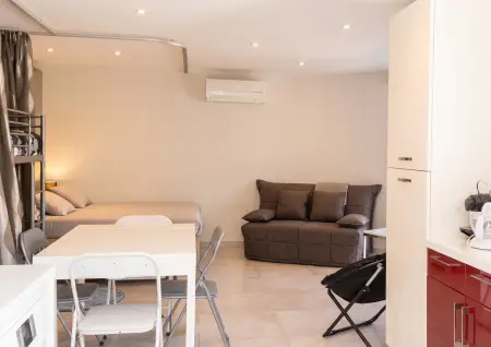 Studio 55 m² avec terrasse privée à Six-Fours-les-Plages : photo 7