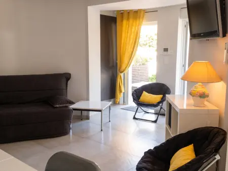 Studio 55 m² avec terrasse privée à Six-Fours-les-Plages : photo 17