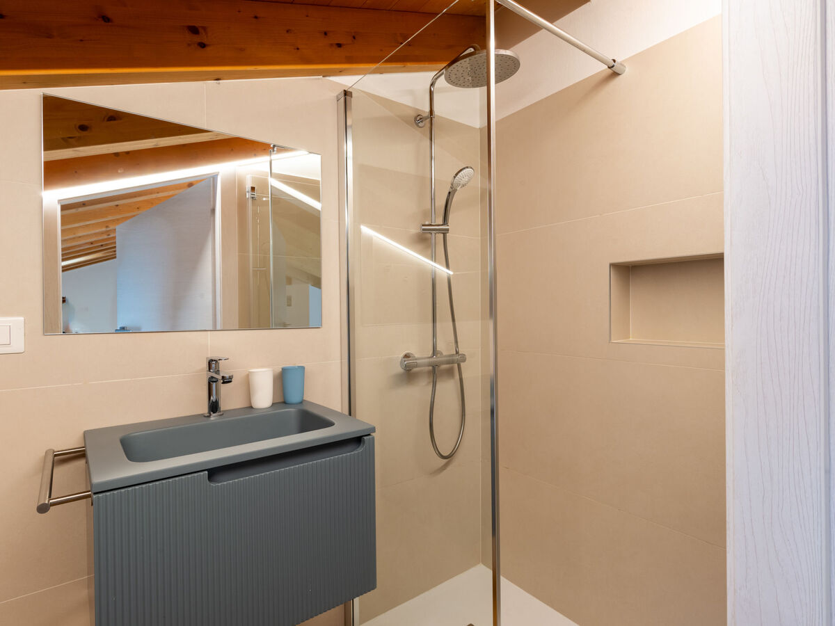 Attico moderne 60 m² à 30 m du lac de Garde - Photo 12