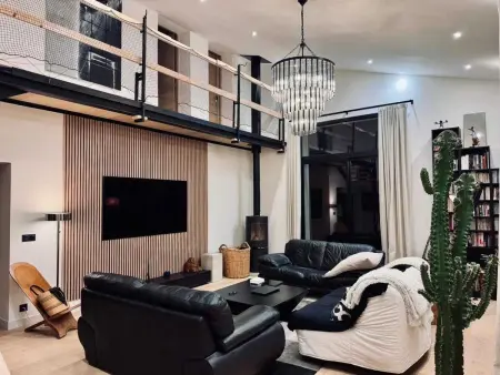 Maison familiale 185 m² avec jardin clôturé à Aubais : photo 2