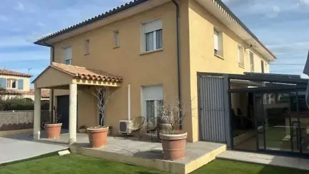 Location villa à Claira, Villa spacieuse à Claira avec piscine privée