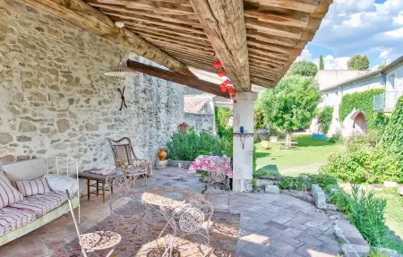 Maison XVIIe siècle avec piscine à Nages et Solorgues : photo 15