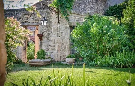 Maison XVIIe siècle avec piscine à Nages et Solorgues : photo 18