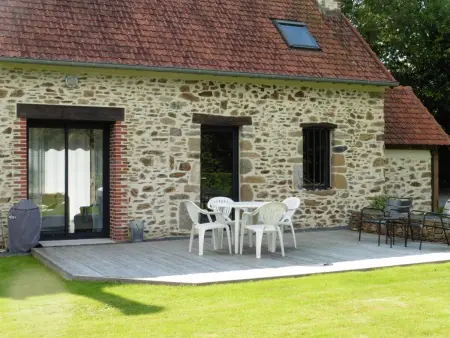 Location gite à Gratot, Maison indépendante avec terrasse et jardin dans la campagne de Gratot
