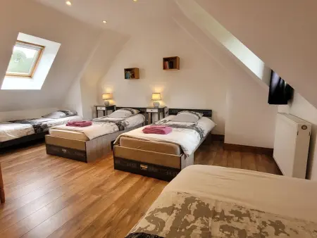 Gîte 15 pers., 6 chambres, piscine chauffée à Isigny-le-Buat : photo 4
