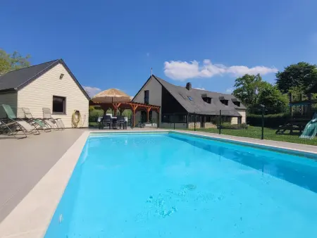 Gîte 15 pers., 6 chambres, piscine chauffée à Isigny-le-Buat : photo 5
