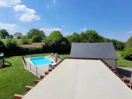 Gîte 15 pers., 6 chambres, piscine chauffée à Isigny-le-Buat : photo 18
