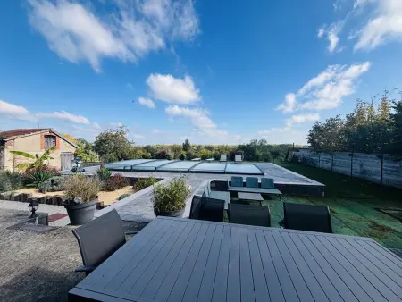 La Maison du Bourg : gîte 12 pers. piscine à Bressolles - Photo 4