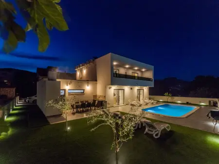 Villa Golden strings, piscine chauffée à Kaštela