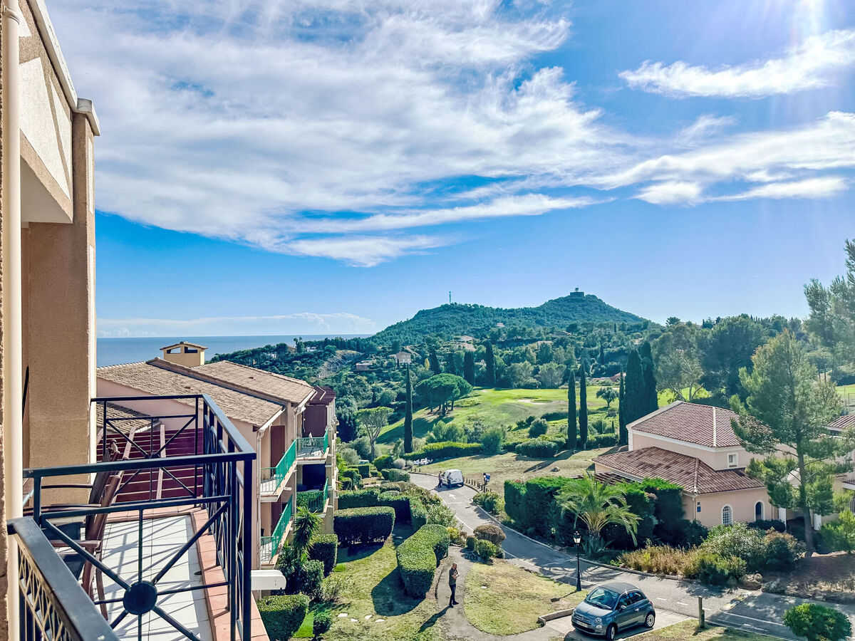 Studio rénové avec terrasse et vue mer au Cap Estérel - Photo 1