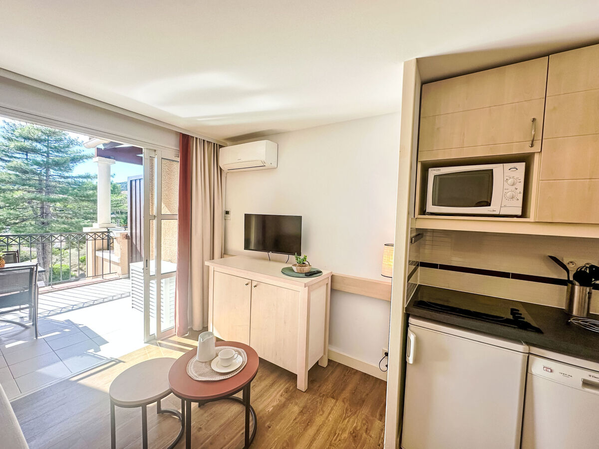 Studio rénové avec terrasse et vue mer au Cap Estérel - Photo 3