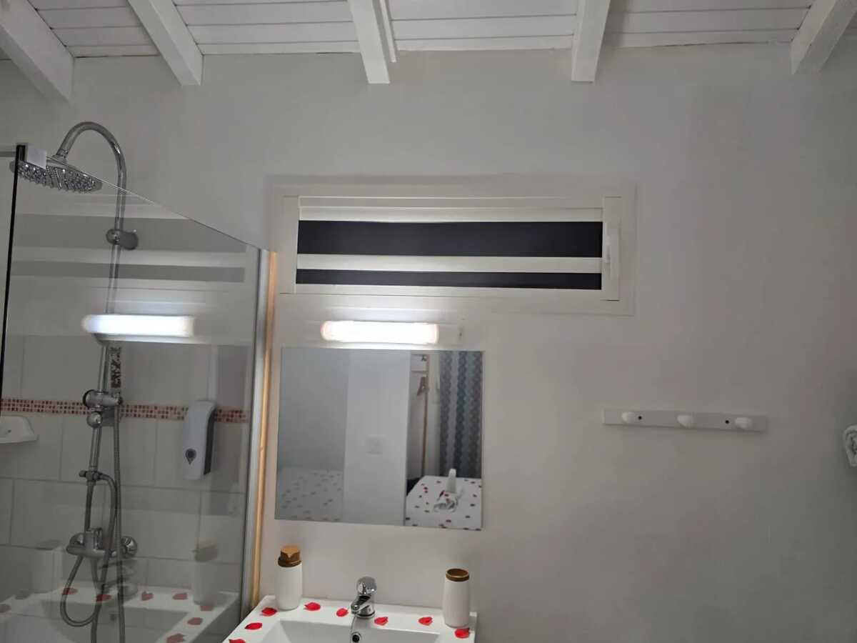 Bungalow avec jardin clos et terrasse à Le Gosier, 20 m² - Photo 5
