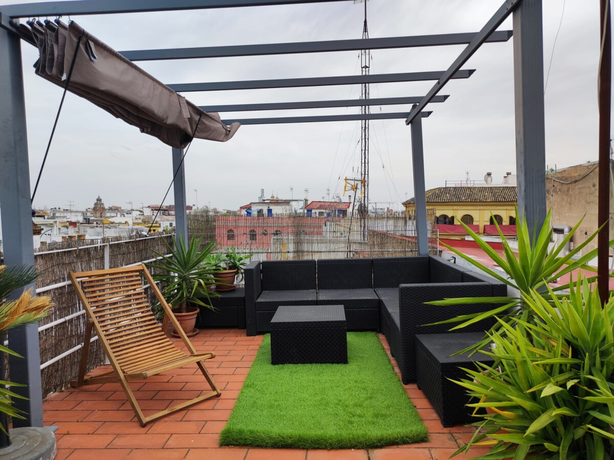 Duplex avec terrasse privée, vue sur l'église Salvador - Photo 7