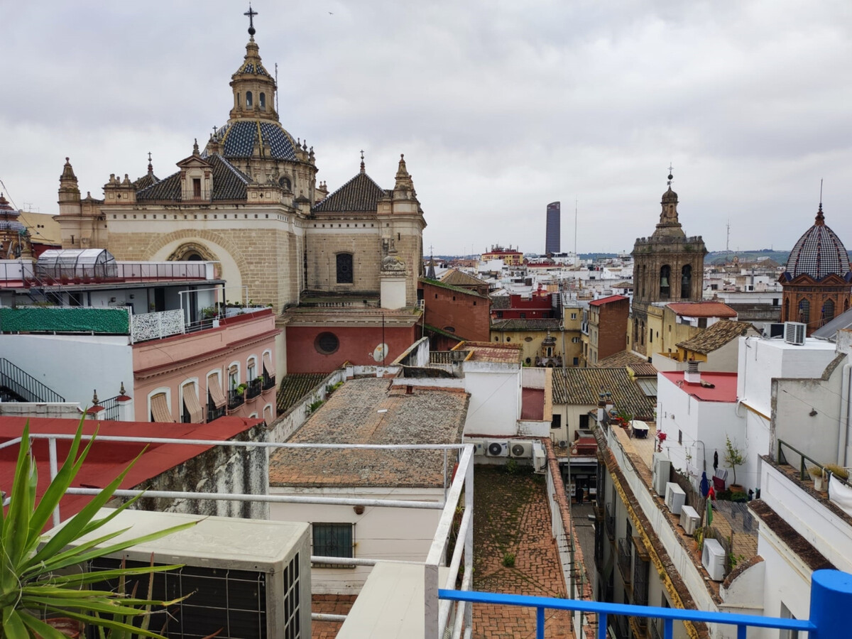Duplex avec terrasse privée, vue sur l'église Salvador - Photo 8