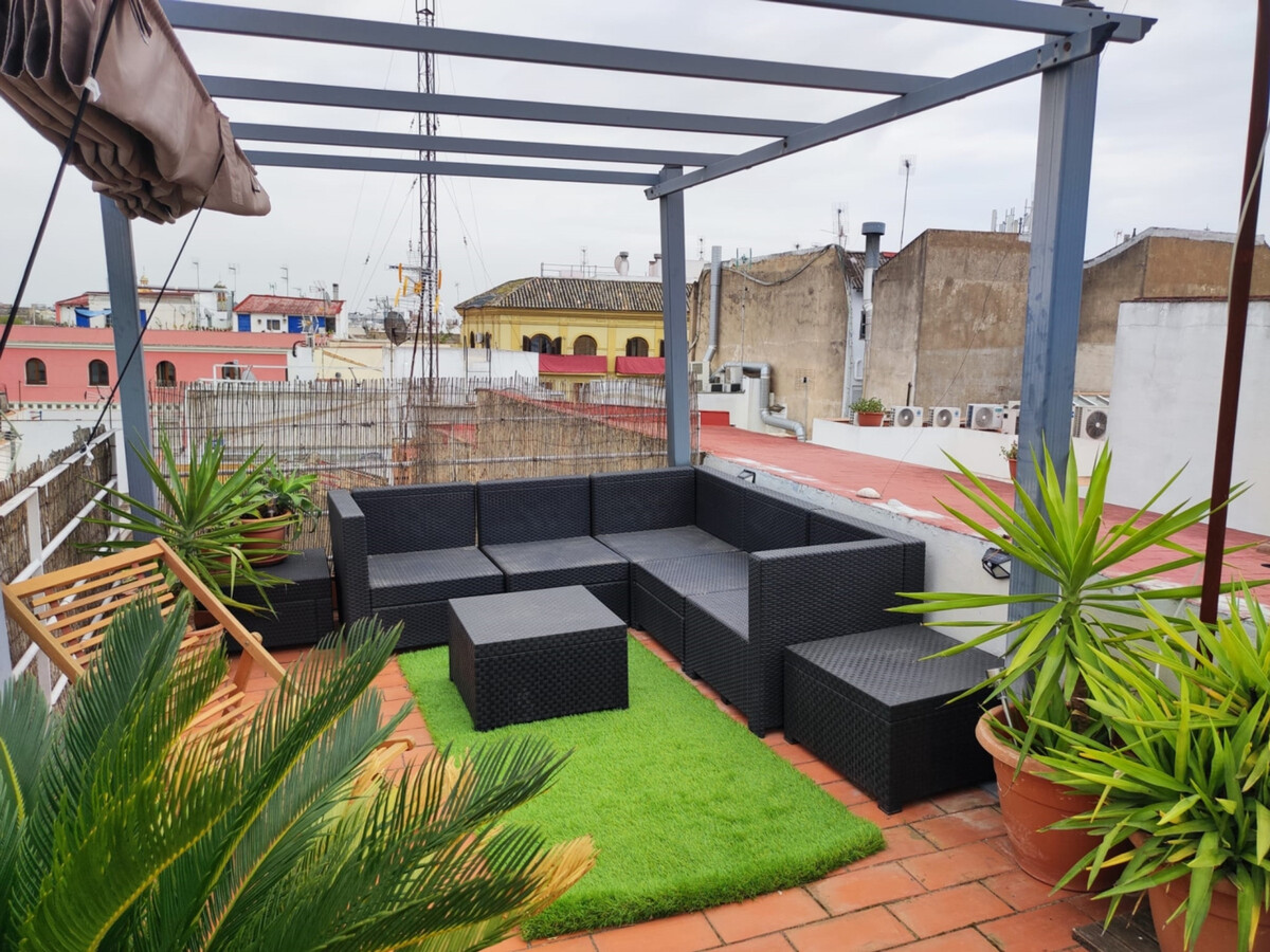 Duplex avec terrasse privée, vue sur l'église Salvador - Photo 9