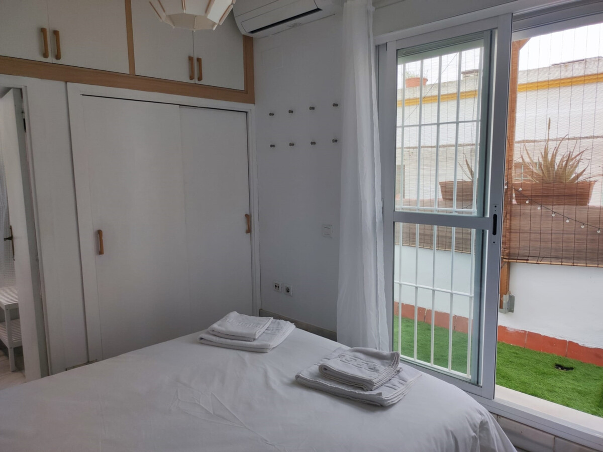 Duplex avec terrasse privée, vue sur l'église Salvador - Photo 13