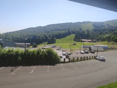 Location appartement à Besse et Saint Anastaise Super Besse, Studio cosy au pied des pistes à Super Besse